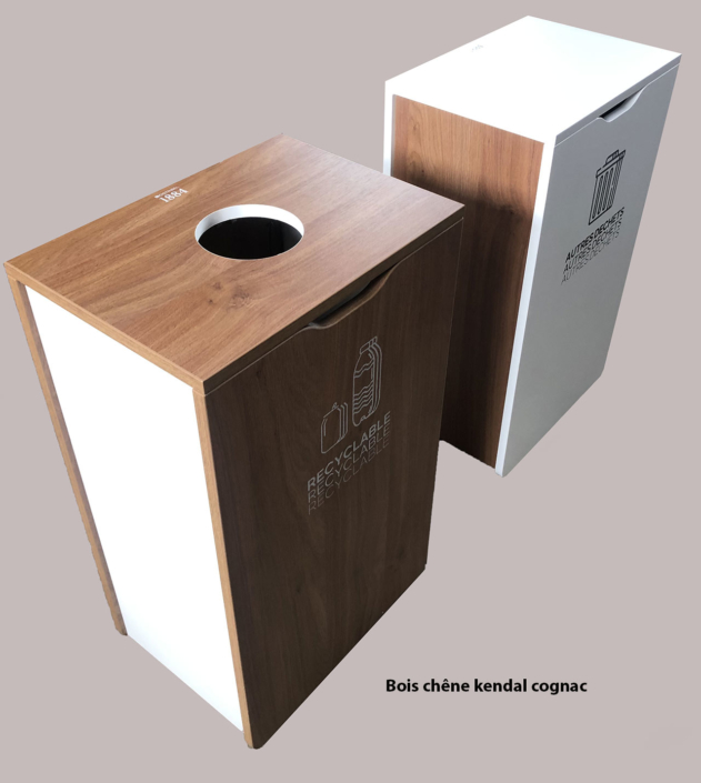 Borne de tri en bois personnalisée chêne